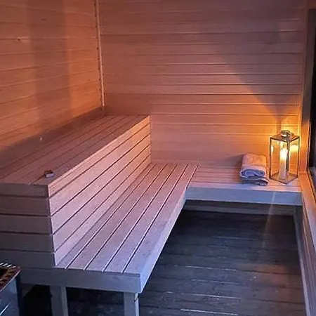 Casa vacanze 1770s Farm With Floating Sauna By